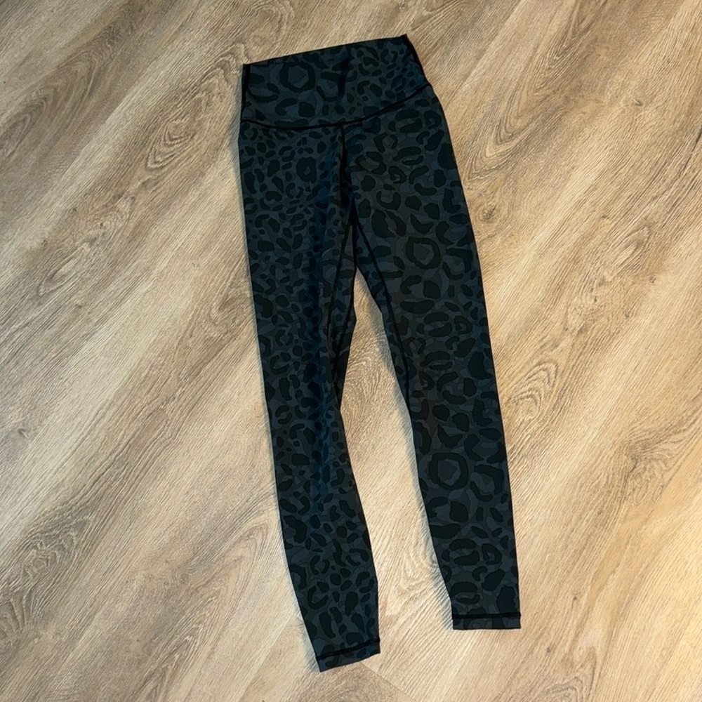 Colorfulkoala leggings- cheetah print -blue and black size small